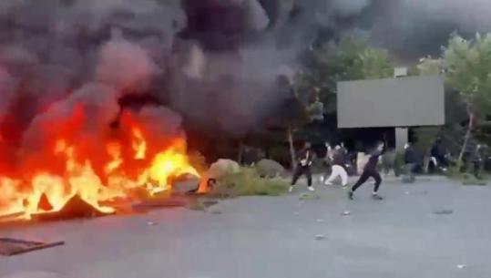 Protesta e dhunshme dje në Tiranë, policia: 55 protestues në pranga, 98 nën hetim