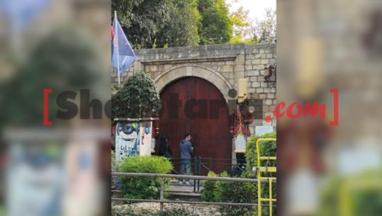 Protestat e dhunshme, edhe Kalaja e Tiranës mbyll dyert