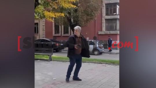 Akte vandale, protestuesit sulmojnë me gurë edhe kalimtarët