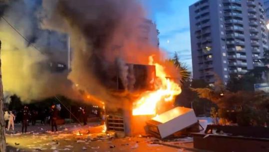 Vetëm bizneset e vogla raportojne 18 mln lekë të reja dëme nga vandalizmi në protesta, ende s'ka filluar llogaritja për shkatërrimet e pronës publike apo bankat
