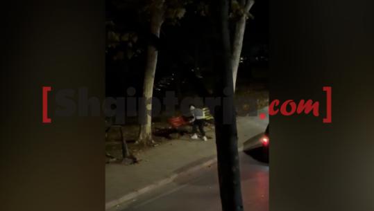 Protestuesit shkulin ndriçuesit dhe tabelat rrugore në 'Vasil Shanto'