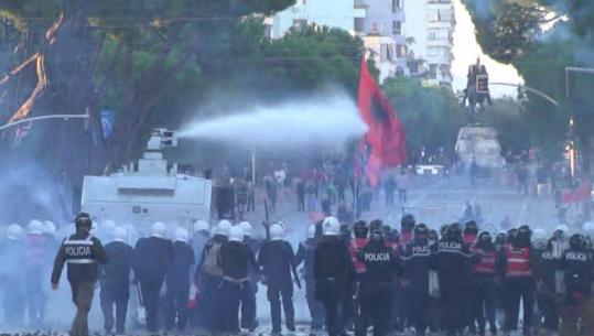 Aktet e dhunës në protestat në Tiranë, 63 protestues dalin në Gjykatë për t’u njohur me masën e sigurisë