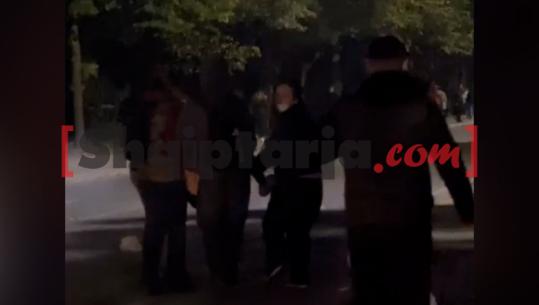 Përshkallëzohet protesta/ Protestueses i bie bombola e gazit në kokë, lëndohet e reja