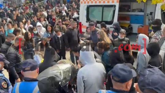 Protesta e dhunshme në Vlorë, Policia shoqëron në komisariat disa prej pjesëmarrësve