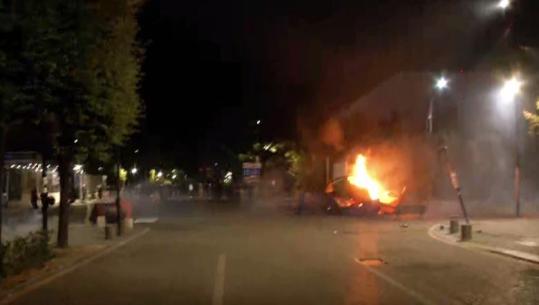 Protestuesit marshim në qendër të kryeqytetit, bllokojnë rrugën! Policia hedh gaz lotsjellës