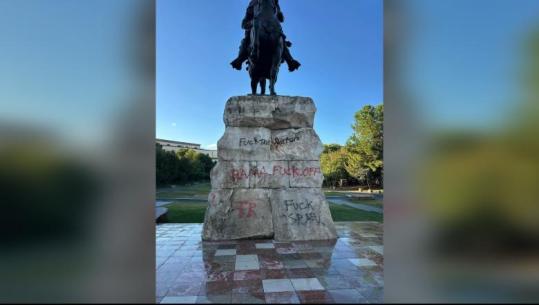 Blogeri italian: Çfarë lidhje ka shkatërrimi i Tiranës me dhunën dhe ndryshimin e Shqipërisë? Pse të vandalizohet monumenti i Skënderbeut?