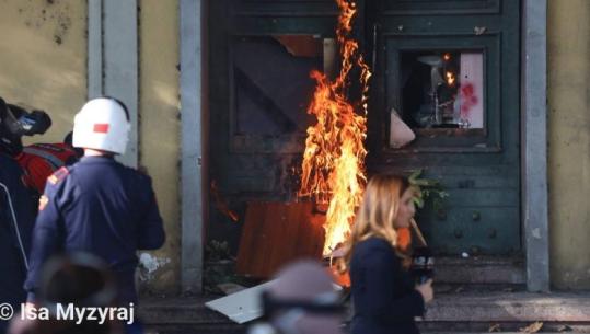 Aktet e dhunës dje në protestë/ 10 të arretsuar në Tiranë, 22 të tjerë në hetim (EMRAT)