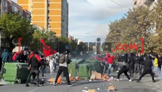 Kosha të djegur e tabela të thyera në rrugë, shoqërohen disa protestues në Shkodër