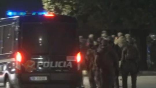 Zjarr nga molotovët e protestuesve te ish-hotel ‘Dajti’, ndërhyn RENEA