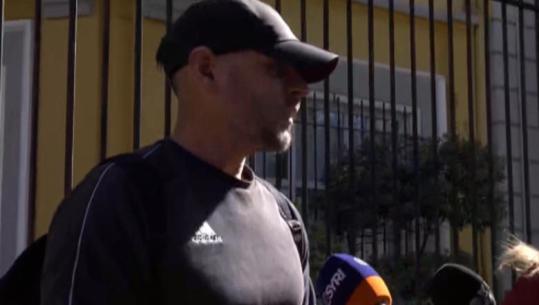 'Pse t’u gjuajmë tulla policëve? S’kanë faj', apeli i qytetarit mes protestuesve: Të mos biem pre e politikës së keqe!