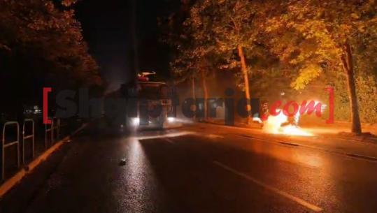 Tensione te Ura e Lanës, protestuesit breshëri molotovësh drejt efektivëve të Policisë! Shpëton mrekullisht operatori i Report Tv