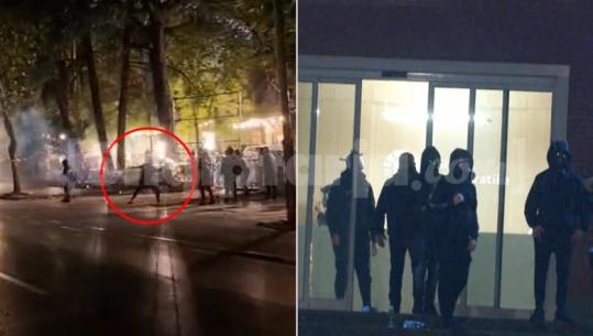 Protestuesit me maska përdorin zyrat e PD si strehim për të sulmuar policinë me molotovë, Berisha: Janë të mitur, ne do t'i mbrojmë! Policia: U futën për t’i shpëtuar kapjes! Rrezikohet edhe operatori i Report Tv (VIDEO)