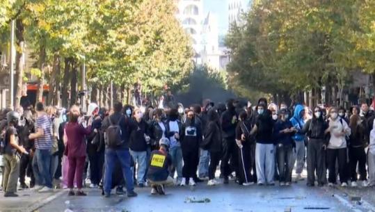 Protesta, 31 persona të lënduar marrin ndihmë mjekësore gjatë së dielës, 14 të tjerë vijojnë të jenë të shtruar! Mes tyre efektivë dhe protestues
