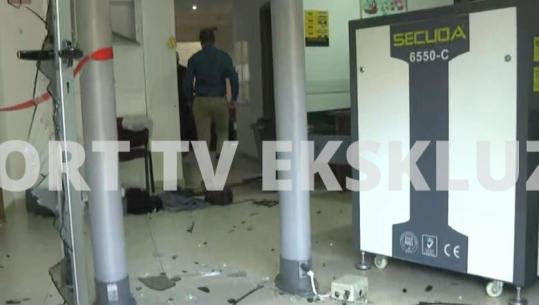 Shkatërrim e xhama të thyer, pamjet nga brenda Gjykatës së Apelit pas sulmit nga të rinjtë e maskuar! Punonjësit ishin brenda ambienteve
