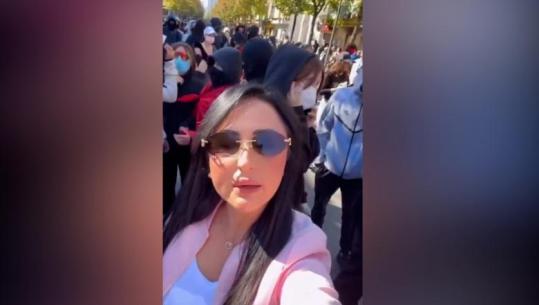 Fëmijë të maskuar në protestë, demokratja Kuçana i prezanton si studentë! Balla publikon pamjet dhe ironizon: Merr like nga Saliu