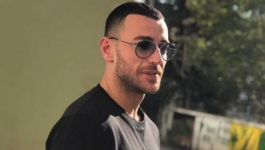 Djali i Sali Lushajt mes protestuesve të maskuar, thirrje të tjerëve: O sot, o kurrë! Hapni sytë, më njihni nga maska