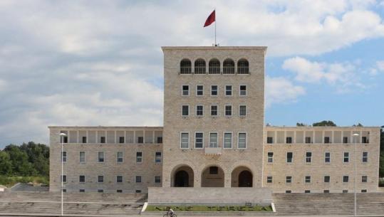 Protestat/ Rreth 1 mijë pedagogë firmosin peticionin në mbështetje të studentëve: Rama të dorëhiqet, policia të ndalë dhunën