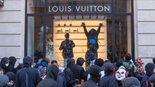 Çanta Louis Vuitton, parfume e produkte kozmetike, platformat online ‘mbushen’ me artikuj të vjedhur gjatë trazirave në Francë