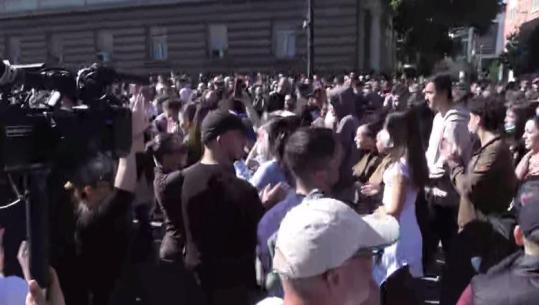 Protestat/ Sindikata e Pedagogëve: Bojkot mësimi në universitete! Vetëm 10% e personelit akademik firmosi peticionin për dorëheqjen e Ramës