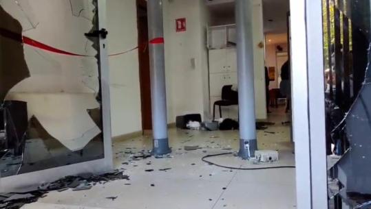 Protestat e dhunshme/ 33 protestues në pranga për sulmet e djeshme, mes tyre 6 të mitur (EMRAT)