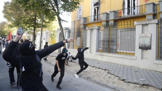 Protestat e dhunshme, dalin sot para gjykatës së Tiranës 58 prej protestuesve! Do të njihen me masën e sigurisë