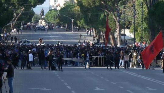 Flogert Muça: Themeli nuk mund të protestojë kundër ndërtesës