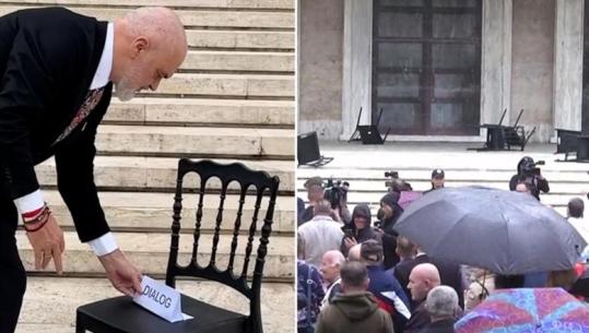 Protestat/ Rama vendos sërish ‘karriget e dialogut’ para Kryeministrisë: Dora ime është e shtrirë për këdo që mendon ndryshe! Çdo dhunues do të marrë përgjigjen e duhur (VIDEO)