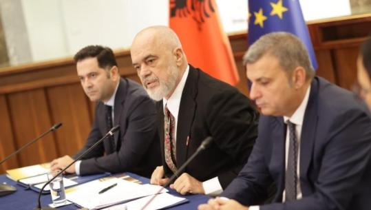 LIVE TV- Sulmet e protestuesve ndaj bankave, Rama: Të orkestruara nga forca të huaja që duan destabilizimin e Europës, asnjë lëshim! Sejko: Llogaritë dhe kursimet janë të sigurta