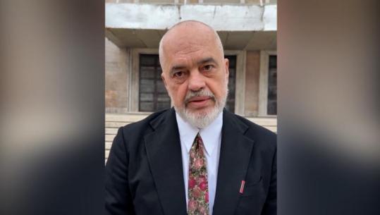 'Pedagogët' i përgjigjen kërkesës për dialog me karrige të thyera! Rama publikon videon dhe ironizon protestuesit e mbështetur nga Berisha