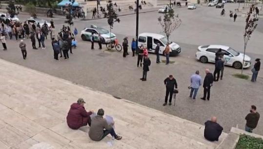 Rektorati, pedagogët dhe hija e politikës kur universiteti bëhet skenë opozitare