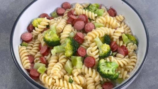 Pasta me brokoli dhe kremviçe nga zonja Mirela