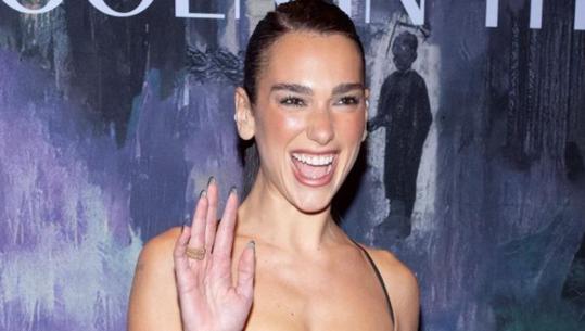 Dua Lipa tërheq vëmendjen me thonjtë në ngjyrë smeraldi, manikyri elegant që po frymëzon pamjet për Halloween 