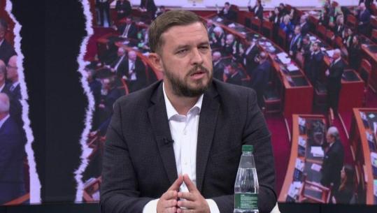 'Skena të turpshme, opozita nuk ka argumente', deputeti i PS për kaosin në Kuvend: Dhuna në Parlament, pasqyrë e asaj në rrugë!