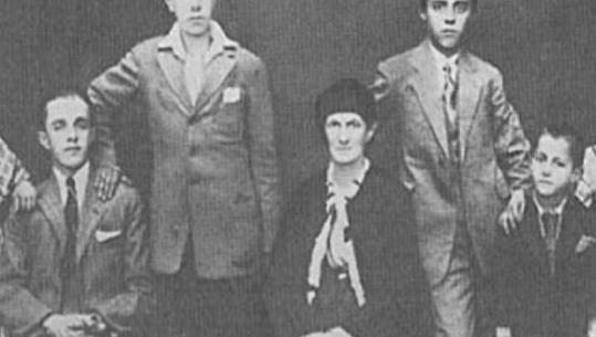 “Guvernatori Foresti, me të ardhur në Gjirokastër, thirri…”- Zbulohet biografia e panjohur e Enver Hoxhës e vitit ’69, nga fondi i tij personal