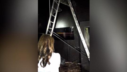 Zjarr në ambientet e një pallati në Tiranë, dëmtohen zyrat e ‘Dritare Tv’! Xhunga: Po digjeshim, flakët u përhapën nga tubat e aspirimit të një restoranti