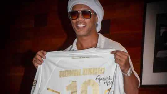 Pas më shumë se 1 dekade larg fushave, mësohet se kur do të debutojë Ronaldinho në Itali