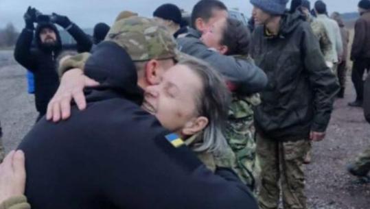 Rusia dhe Ukraina shkëmbejnë nga 270 të burgosur, Zelensky: Mes të liruarve edhe 9 civilë dhe 5 të mbijetuar nga Olenivka