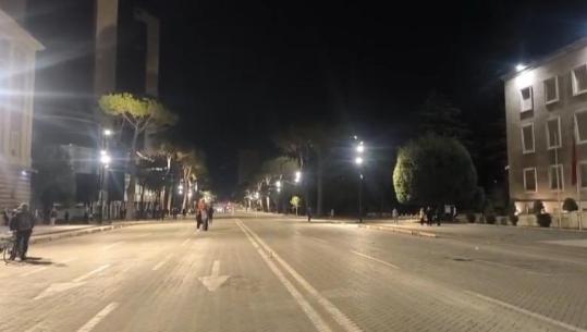 Bulevardi thuajse bosh, fare pak protestues para kryeministrisë