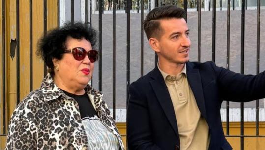 Irini Qirjako u bashkohet protestuesve te Ministria e Arsimit