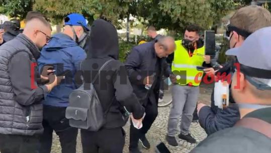 Gazi lotsjellës në protestë, deputeti demokrat Gjin Gjoni shfaq probleme me sytë