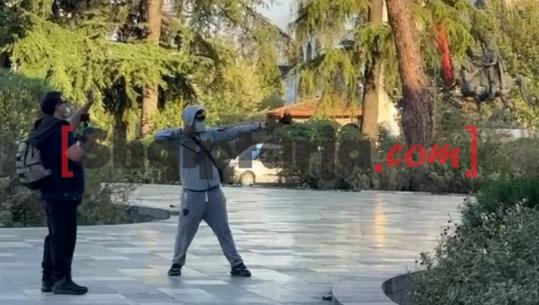 Protestuesit e maskuar nuk ndalin me aktet vandale, qëllojnë me llastiqe te 'Sheshi Skënderbej'