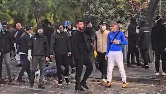 ‘Shi’ molotovësh e fishekzjarrësh ndaj efektivëve, djali i Sali Lushajt ‘orkestron’ protestuesit e dhunshëm