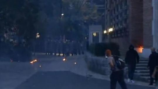 Sulme të tjera nga protestuesit e maskuar, molotovë drejt Bankës së Shqipërisë