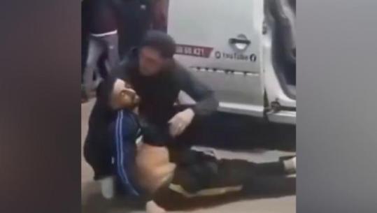 Protesta e dhunshme/ Ministria e Shëndetësisë: 23 të lënduar, mes tyre një deputet, gazetarë dhe efektivë policie! I riu i dëmtuar në sy iu nënshtrua ndërhyrjes kirurgjikale