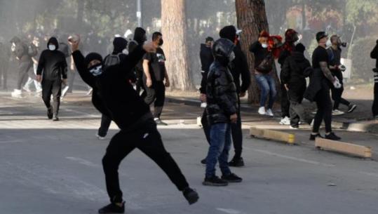 Protesta e dhunshme/ Ministria e Shëndetësisë: 23 të lënduar, mes tyre një deputet, gazetarë dhe efektivë policie