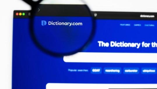 ‘Më bukur se të thuash që po përpiqesh shumë’, Dictionary.com zgjedh ‘Fjalën e Vitit 2026’