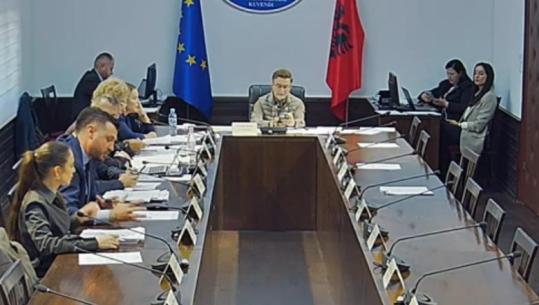 Protestat/ Aliolli largohet nga Komisioni i Ekonomisë: Do jemi në shesh me studentët! Braçe: Të gatshëm t'i dëgjojmë por jo ata që ushtrojnë dhunë!
