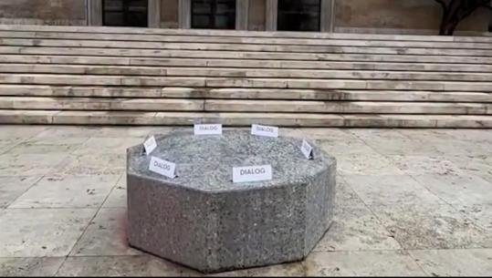 Protestat, Rama bën sërish thirrje për dialog me sofrën e gurtë para Kryeminstrisë (VIDEO)