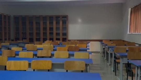 Universiteti i Korçës 2 javë bojkot, auditoret e boshatisura nga studentët