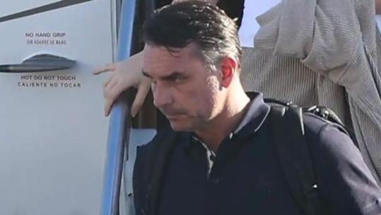Flávio Bolsonaro largohet drejt SHBA-së, sfidon Lulën: U arratisa për hir të Brazilit, do të organizoj opozitën nga Amerika